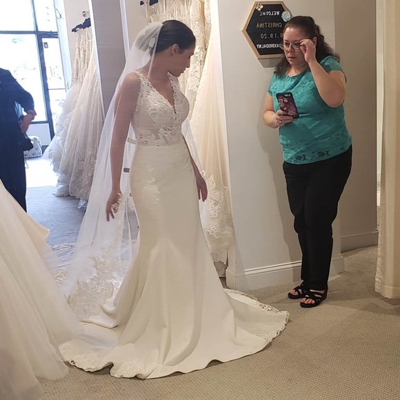 Essence Designs (Essence of Australia) Wedding Dress - Picture 11 of 14